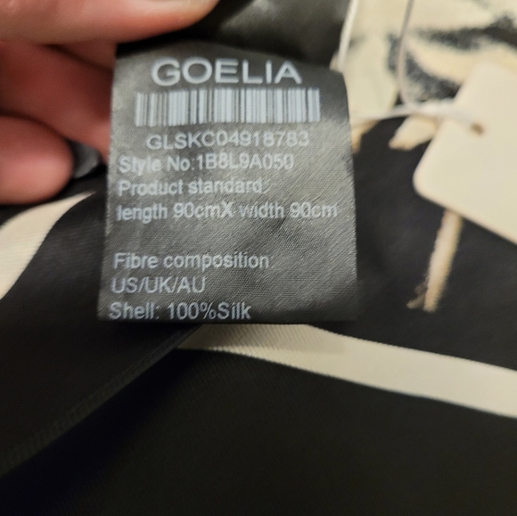 14 Momme Silk Scarf 90 Square, NWT - Picture 5 of 6